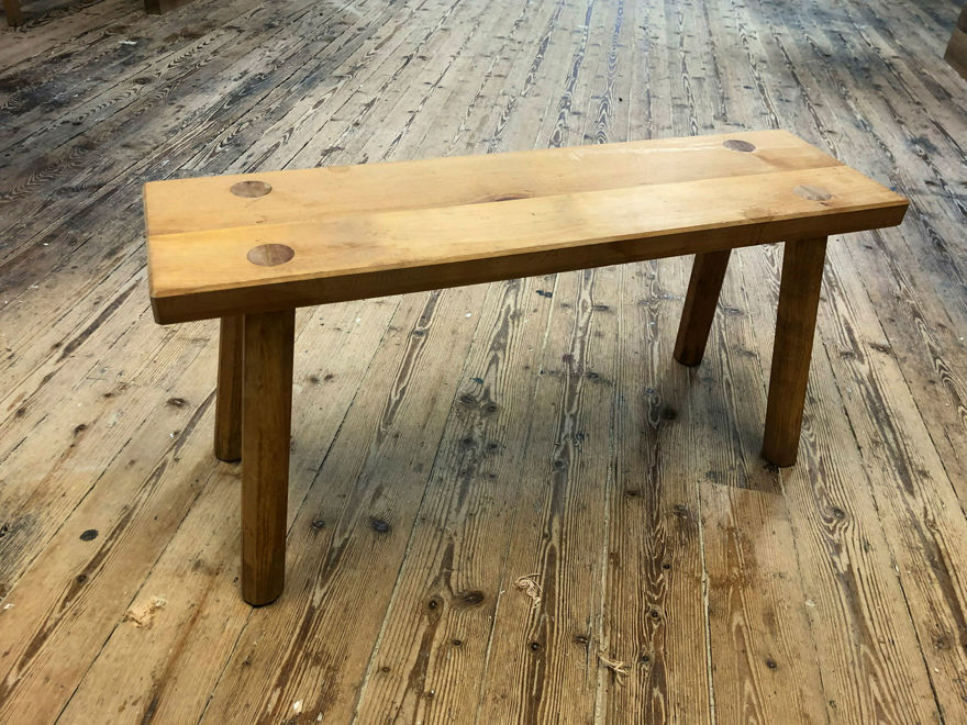 långsmal pall med fyra ben