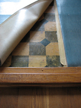 Lager med mattor i hus från 1959