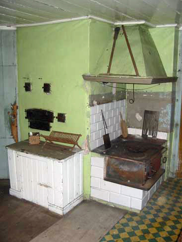 Kök i Helgeröd med vedspis och vedlår